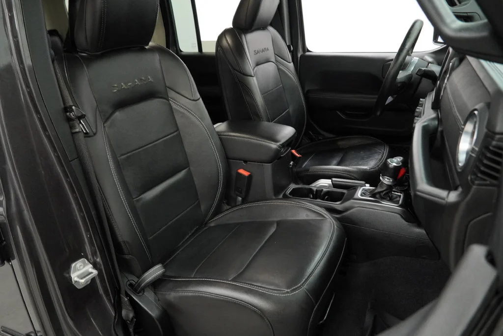Used 2020 Gray Jeep Sahara 4x4 image 30
