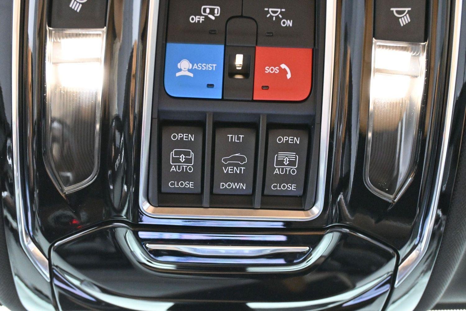 Used 2022 Bright White Clearcoat Jeep Summit image 33