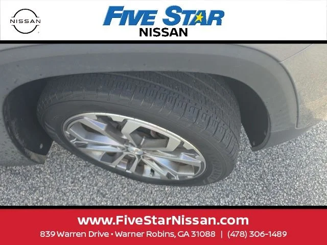 Used 2018 Gray GMC SLT image 5