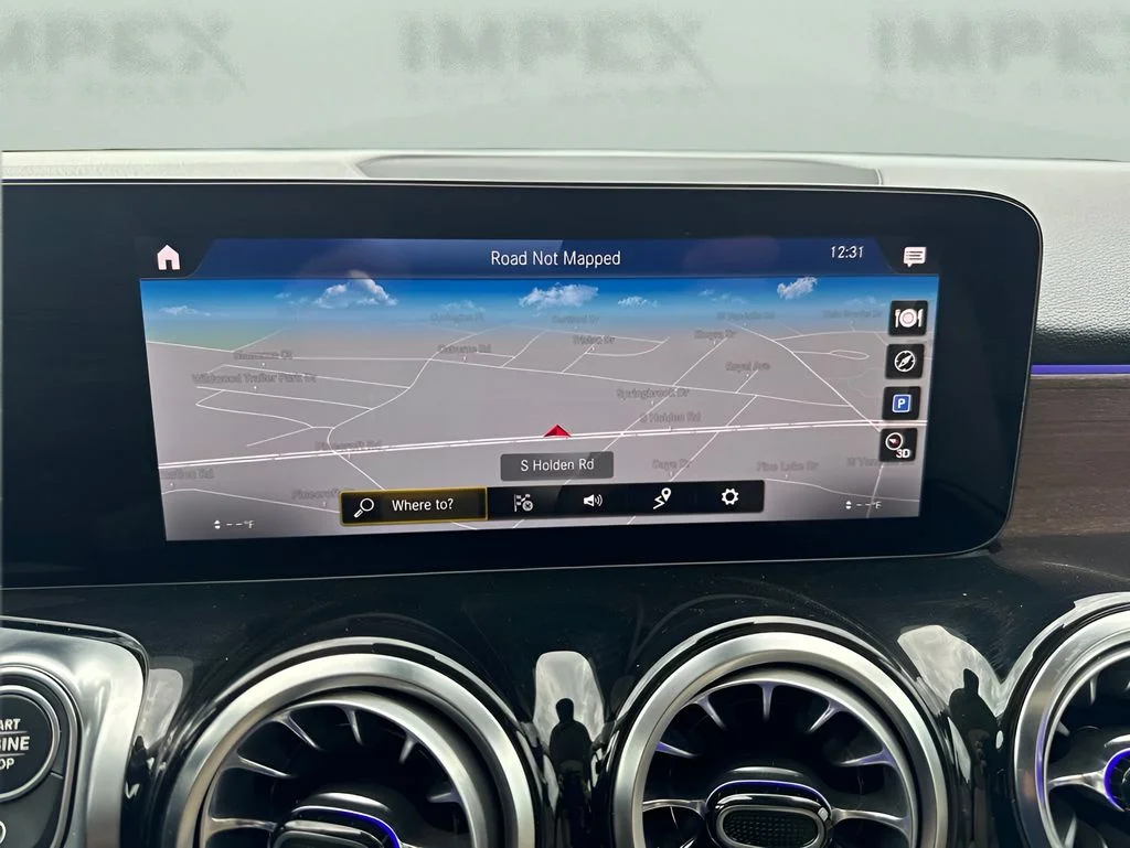 Used 2022 White Mercedes-Benz GLB 250 image 19