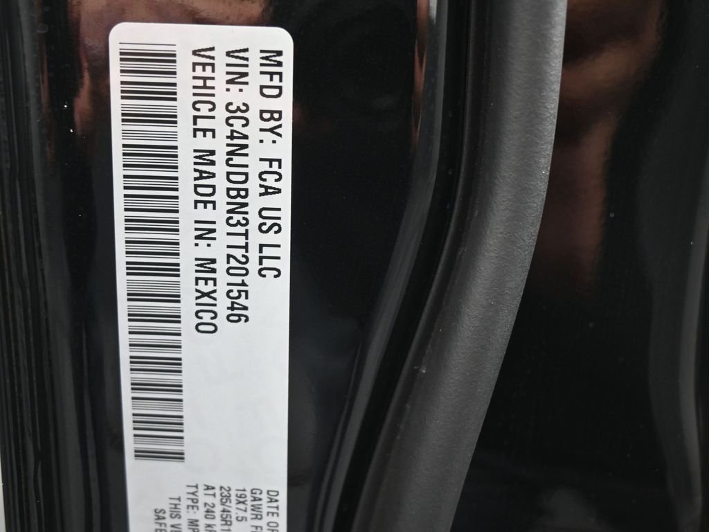 New 2026 Diamond Black Crystal Pearl-Coat Exterior Paint Jeep Latitude image 20