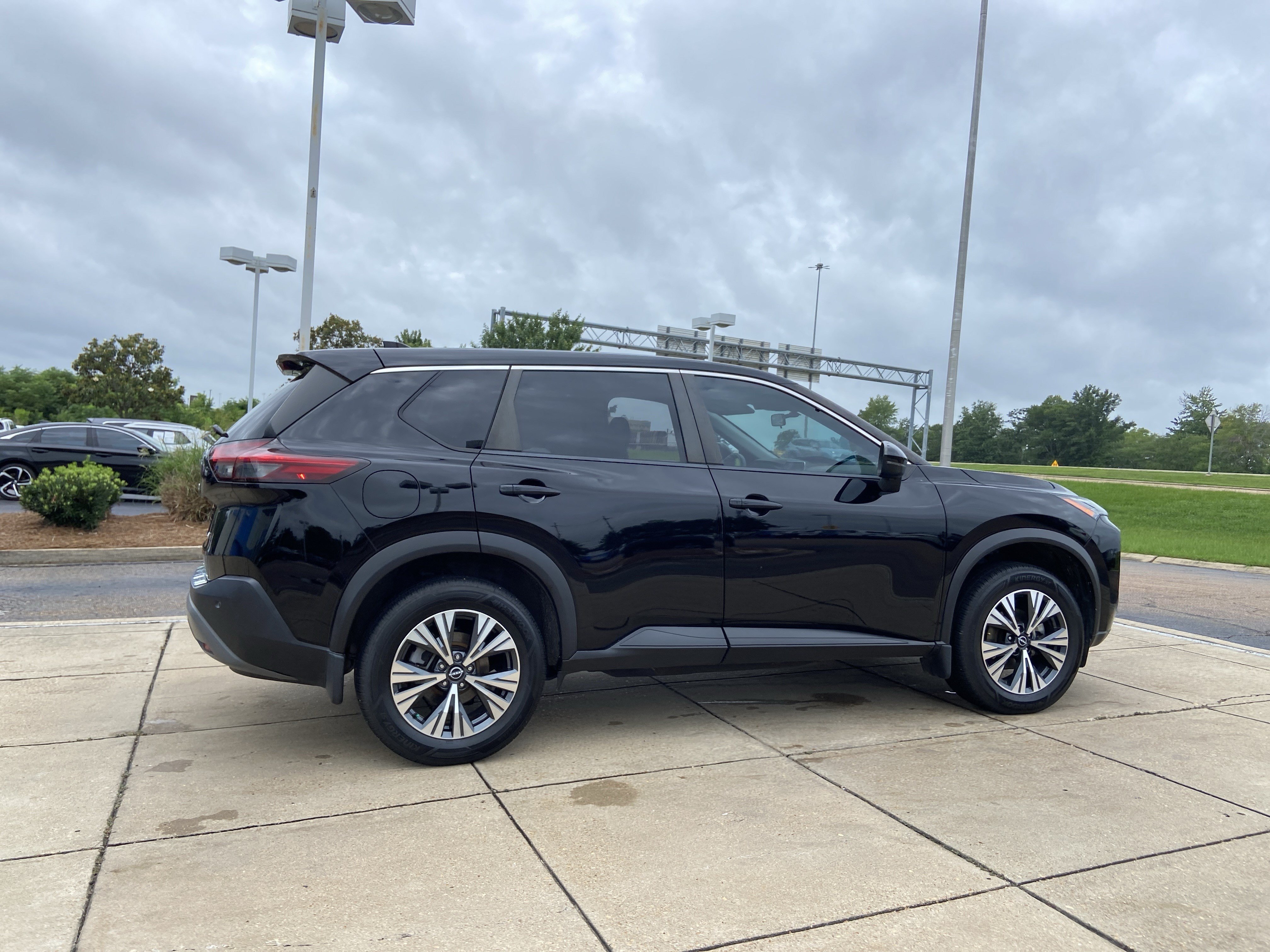Used 2023 Super Black Nissan SV image 12
