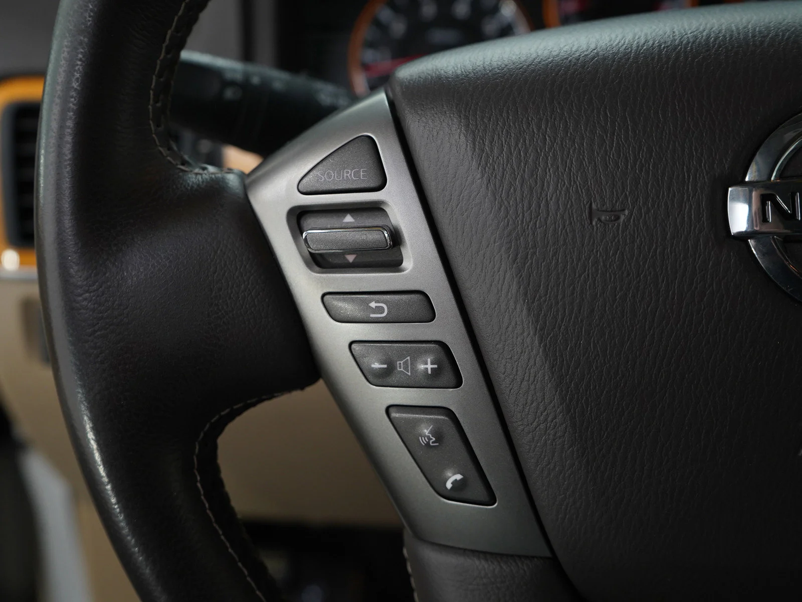 Used 2014 Pearl White Nissan Platinum image 32
