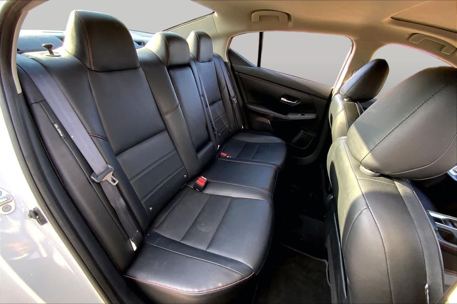 Used 2025 Aspen White Tricoat/Super Black Nissan SR image 20