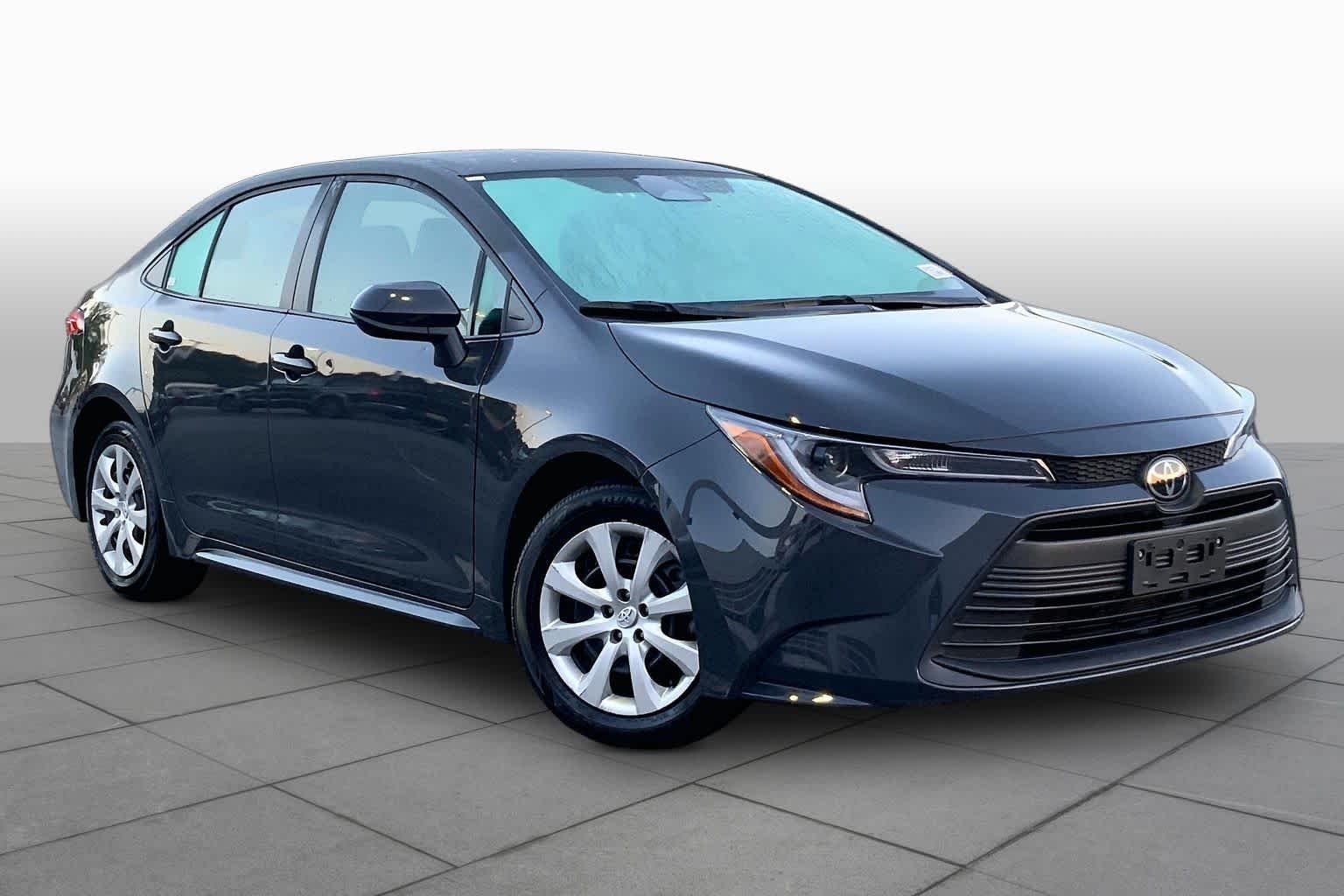 Used 2025 Underground Toyota LE image 3