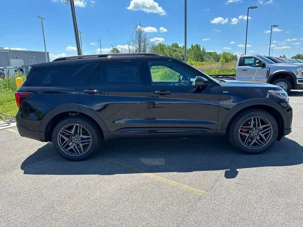New 2026 Agate Black Metallic Ford ST-Line image 7