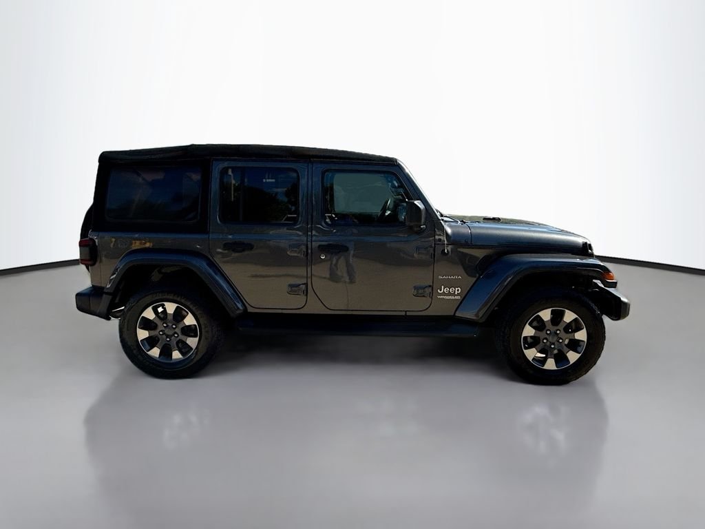 Used 2018 Granite Crystal Metallic Clearcoat Jeep Sahara image 8