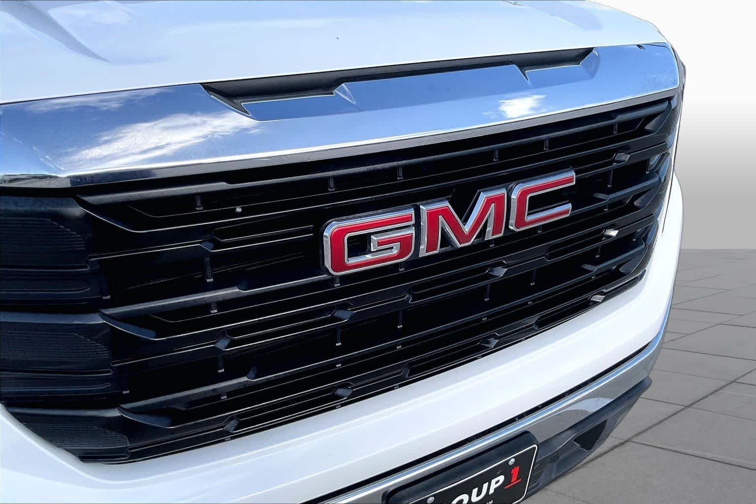 Used 2022 Summit White GMC Pro image 28