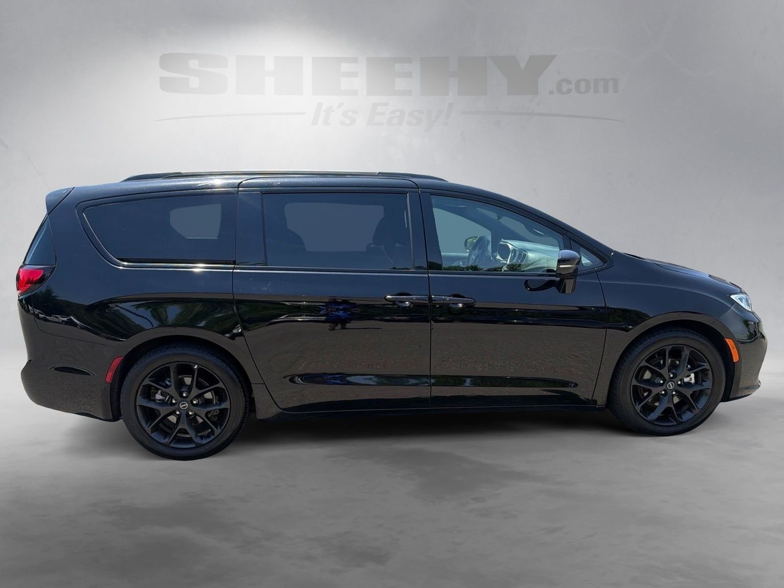 Used 2025 Black Chrysler Limited image 10