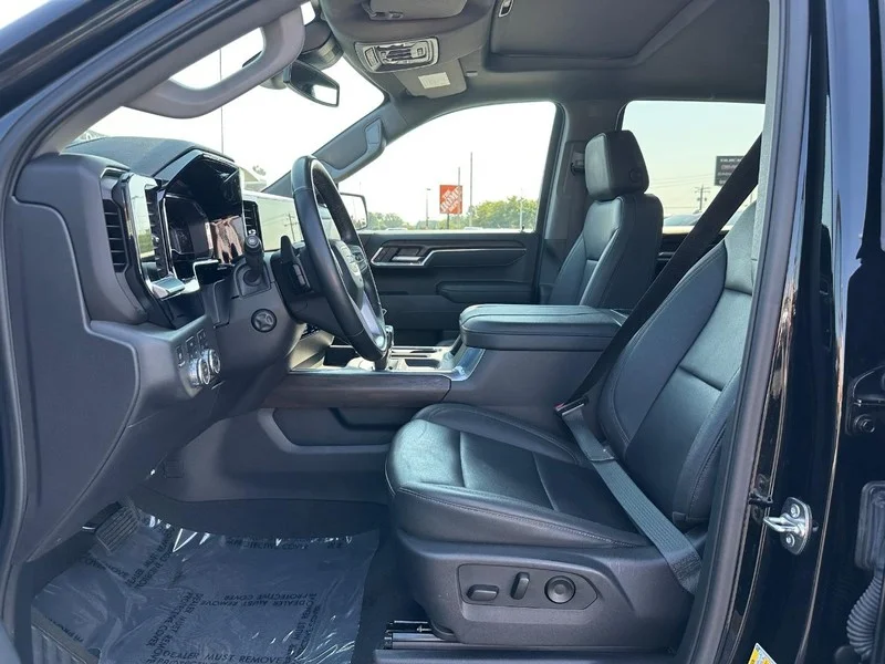Used 2025 Onyx Black GMC SLT image 9