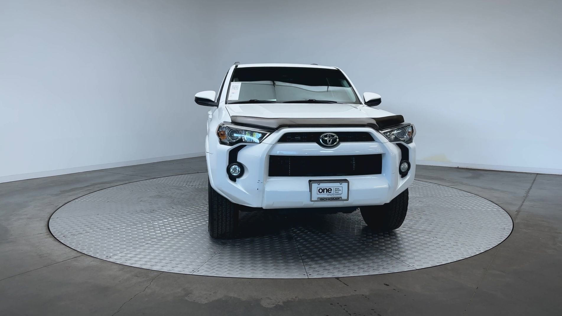 Used 2016 Super White Toyota SR5 image 3