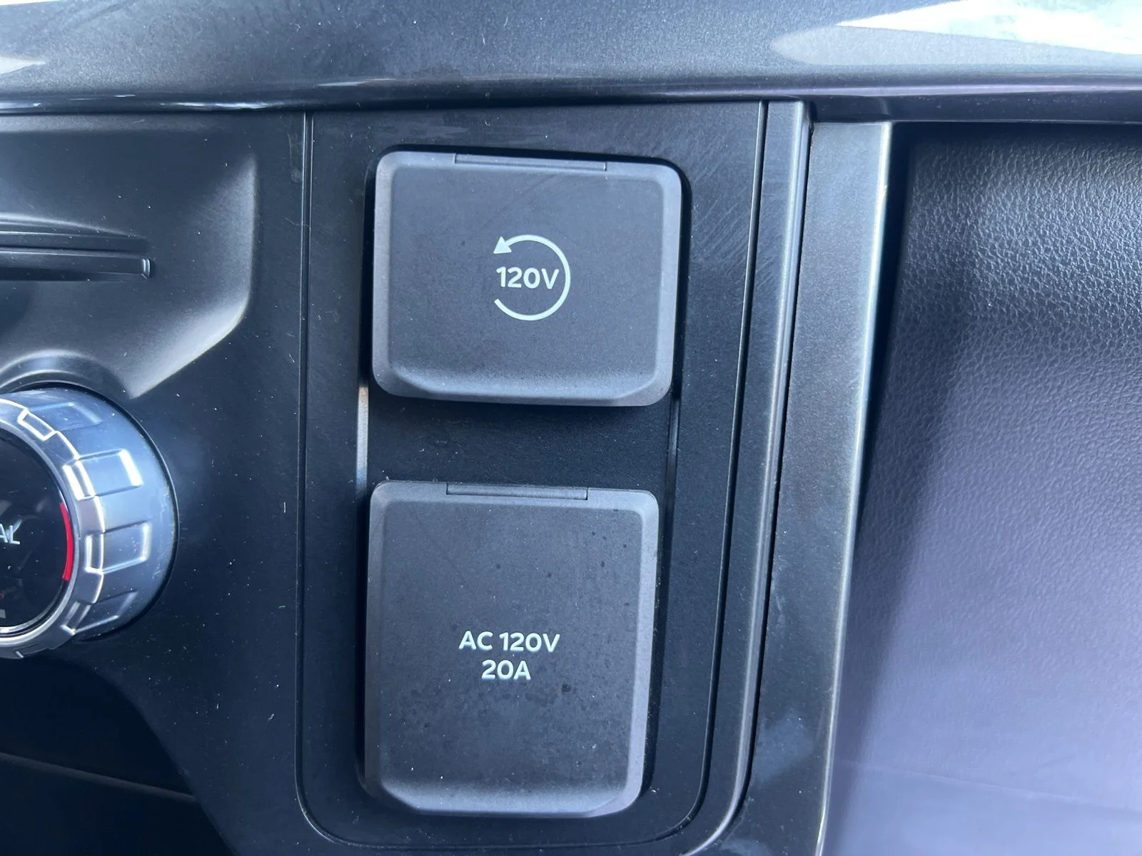 Used 2022 Black Metallic Ford XLT image 34