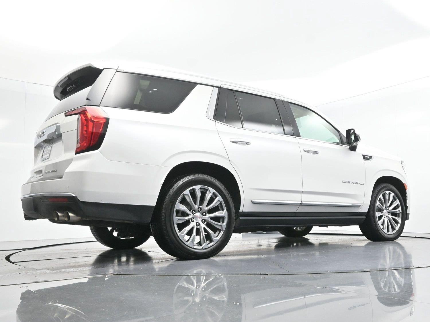 Used 2021 WHITE FROST TRICOAT GMC Denali image 54