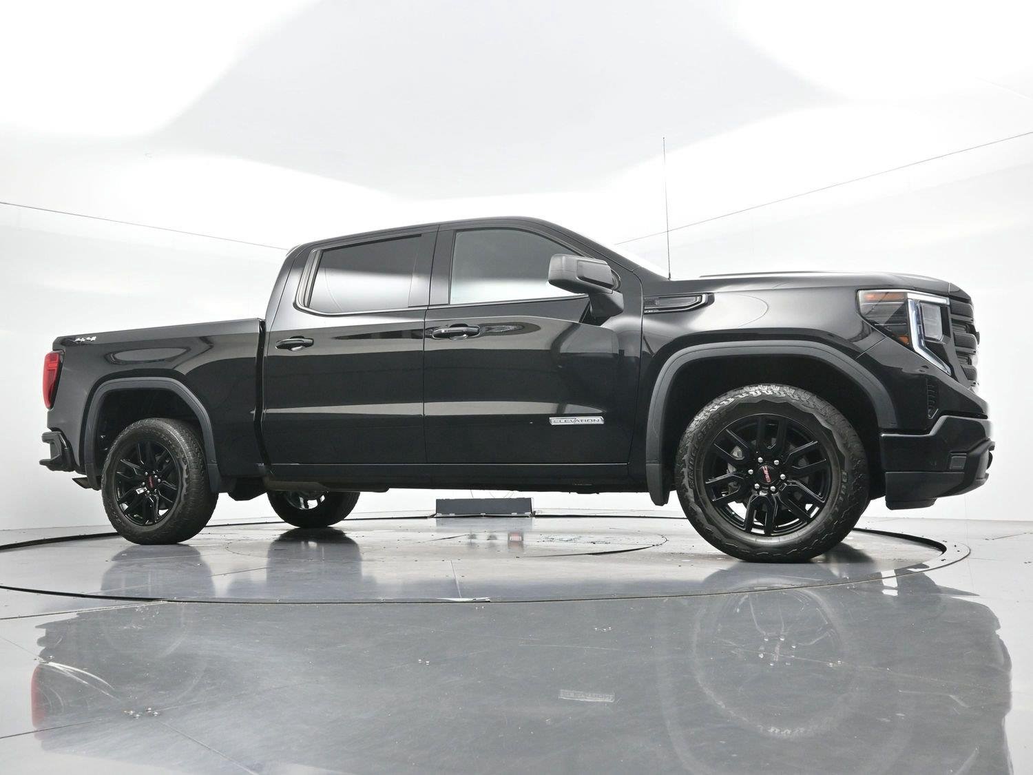 Used 2024 Onyx Black GMC Elevation image 39