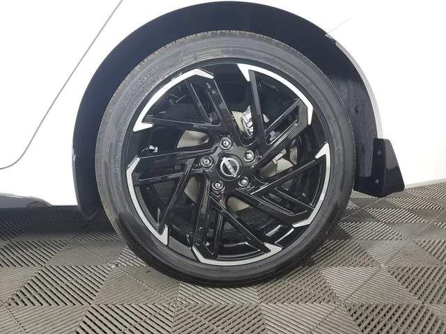 New 2026 Aspen White TriCoat / Super Black Two-tone Nissan SR image 11