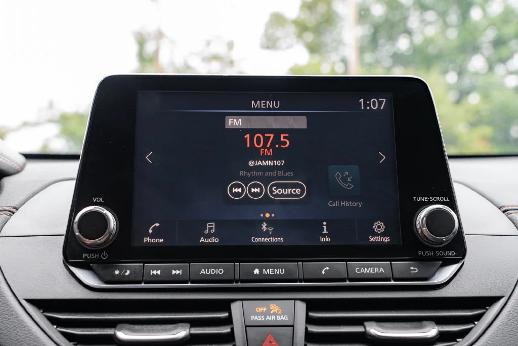Used 2020 Black Nissan 2.5 SR image 16