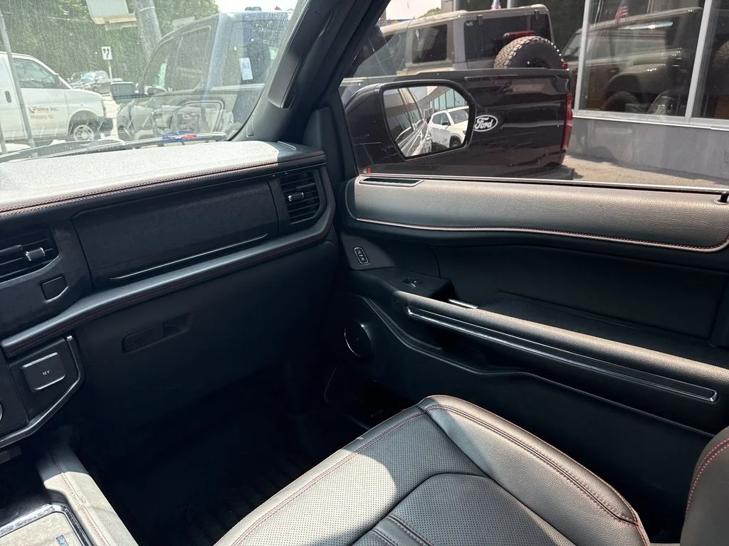 Used 2022 Silver Metallic Ford Limited image 17