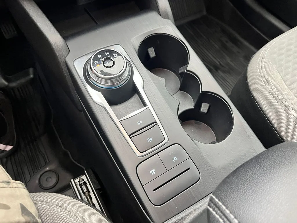Used 2022 Black Ford SE image 26