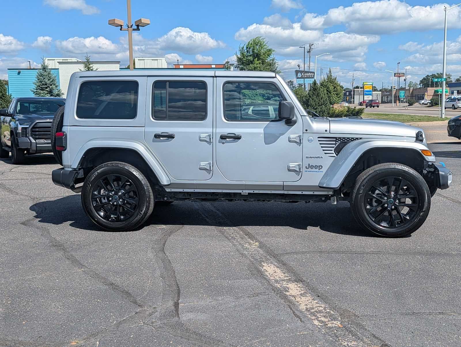 Used 2024 Silver Zynith Clearcoat Jeep Sahara image 8