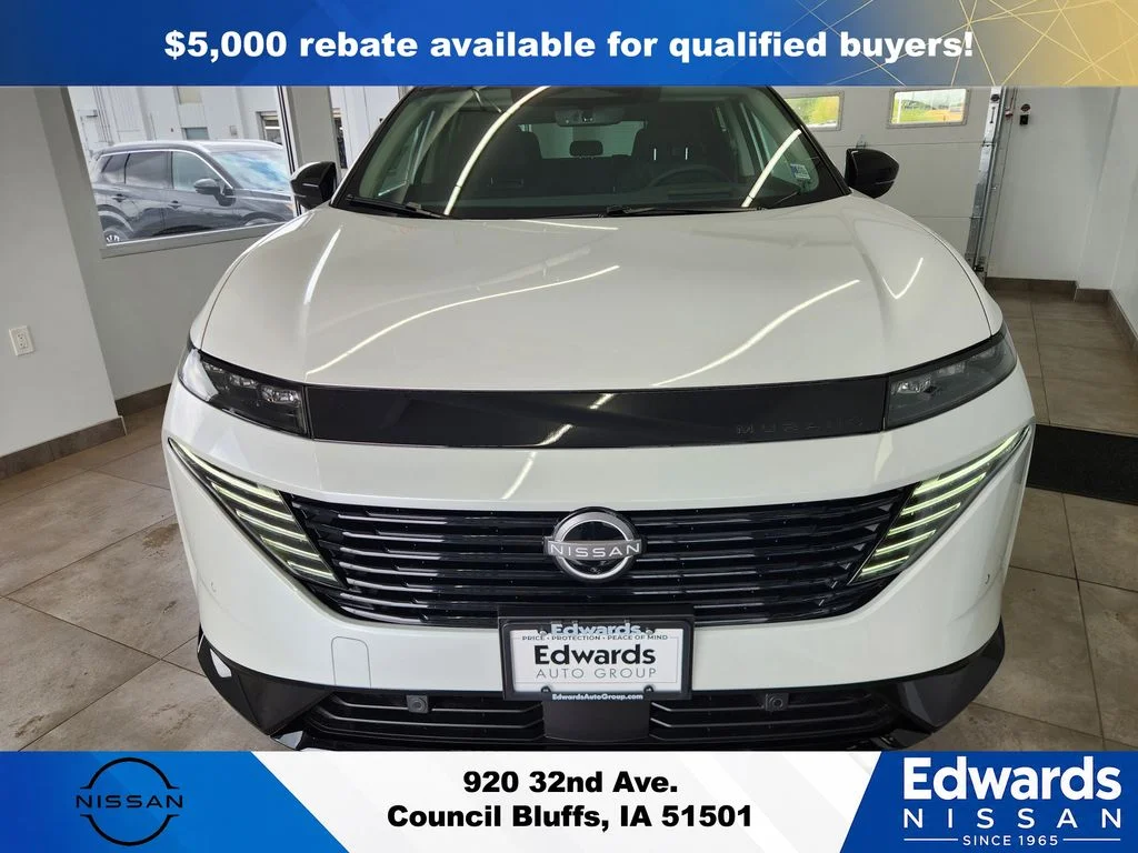 New 2026 Everest White Pearl TriCoat / Super Black Two-tone Nissan Platinum image 2