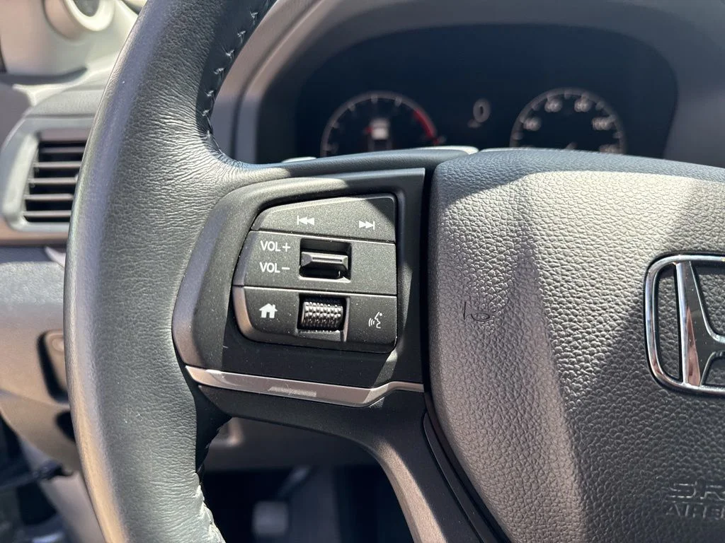 Used 2025 Black Honda RTL image 9
