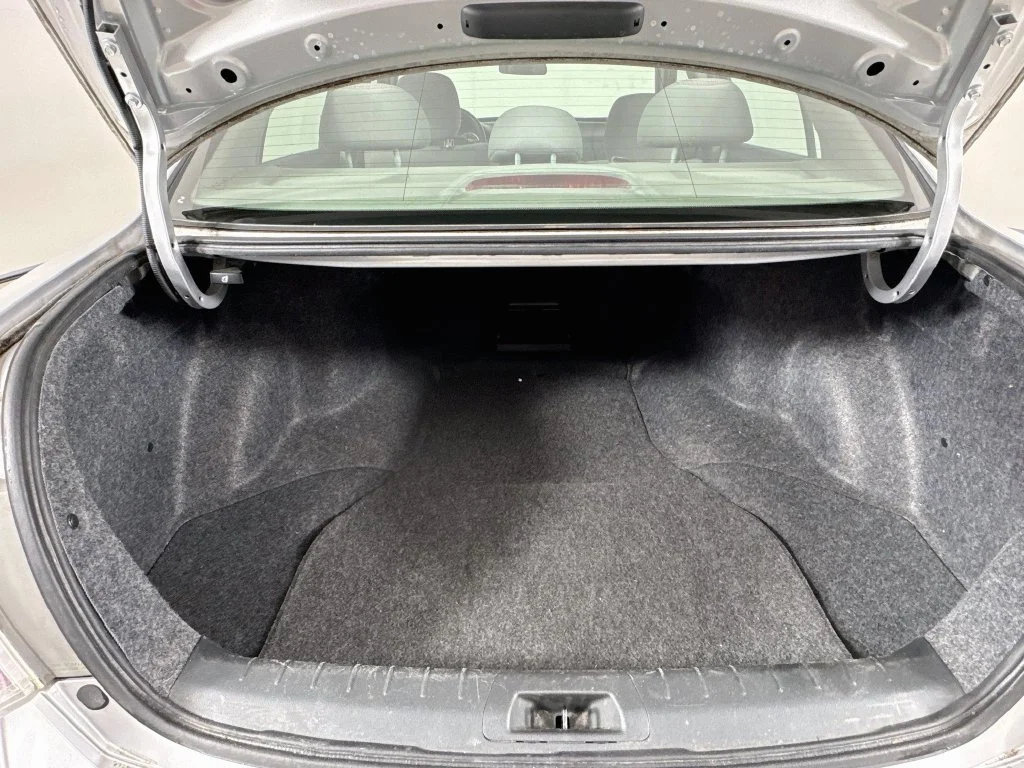 Used 2012 Alabaster Silver Metallic Honda LX image 28