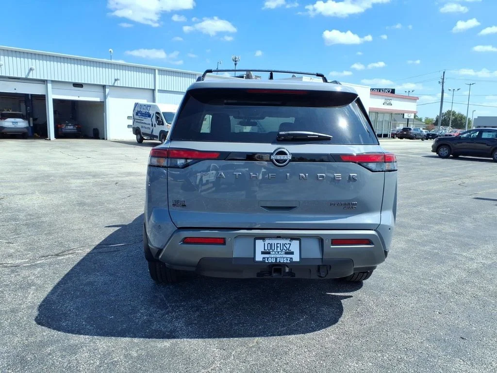2026 Nissan Pathfinder Platinum - Photo 4