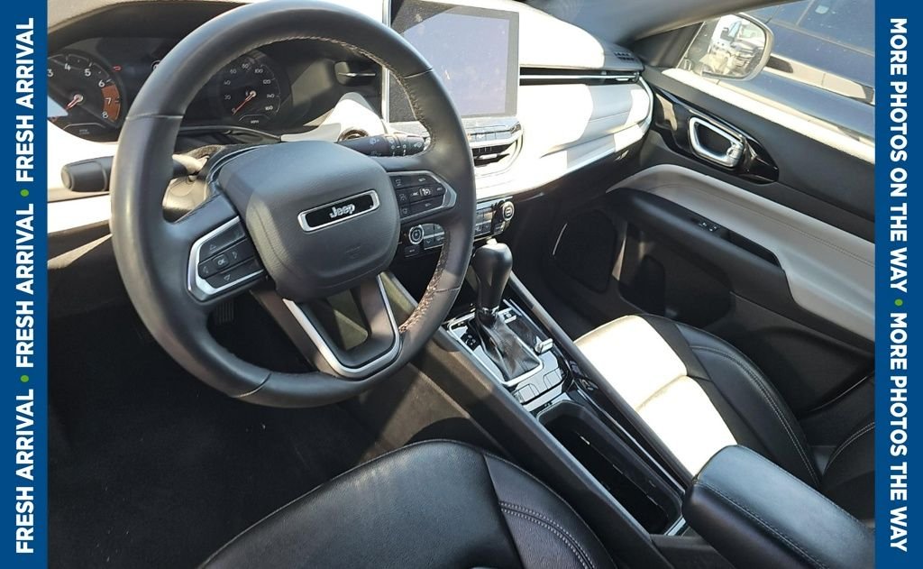 Used 2025 White Jeep Limited image 4