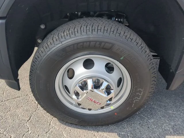 New 2025 Summit White GMC Pro image 10