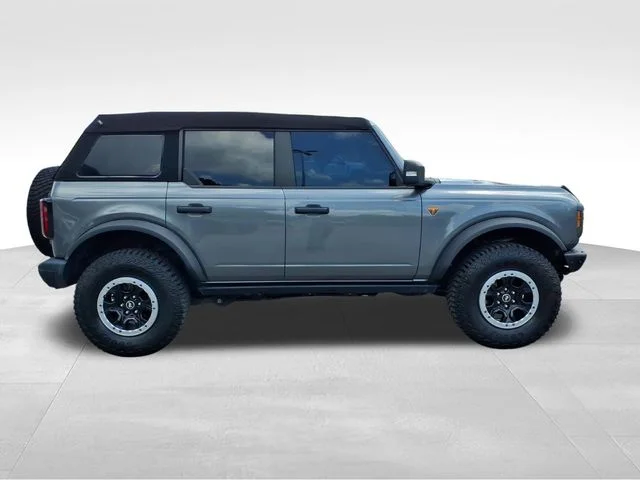 Used 2022 Gray Ford Badlands image 14