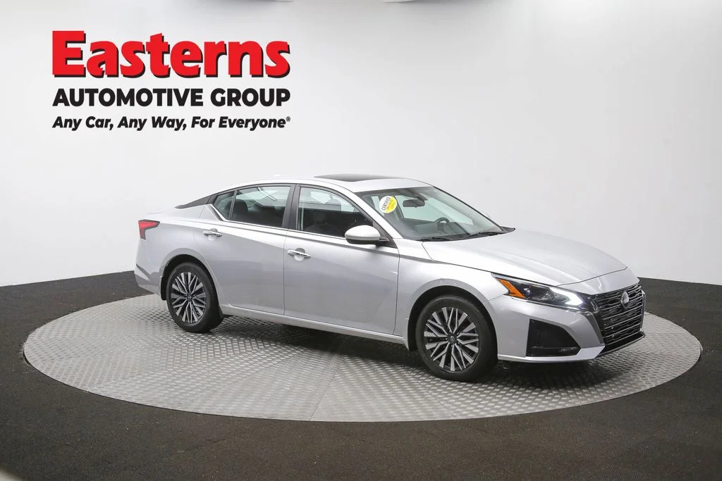 Used 2023 Silver Nissan 2.5 SV image 51