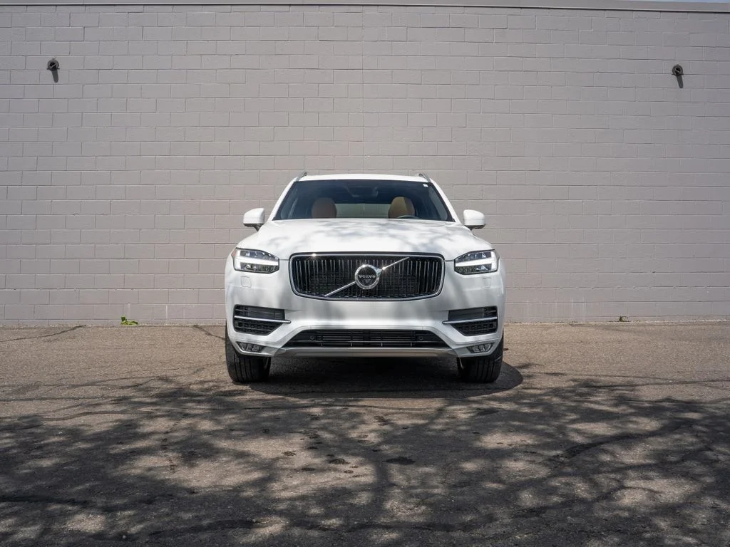 Used 2018 White Volvo T6 Momentum image 10
