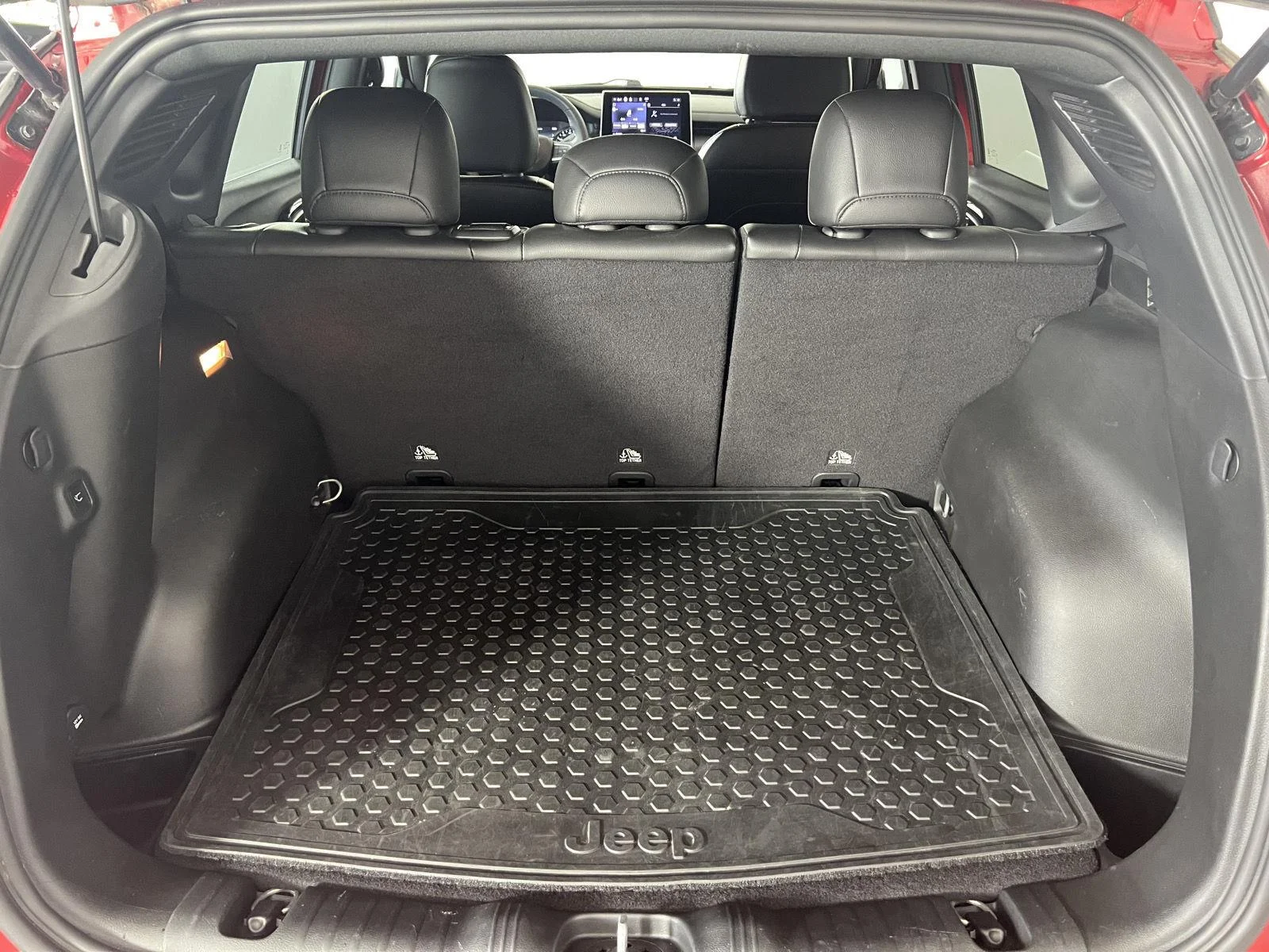 Used 2023  Jeep Altitude image 20
