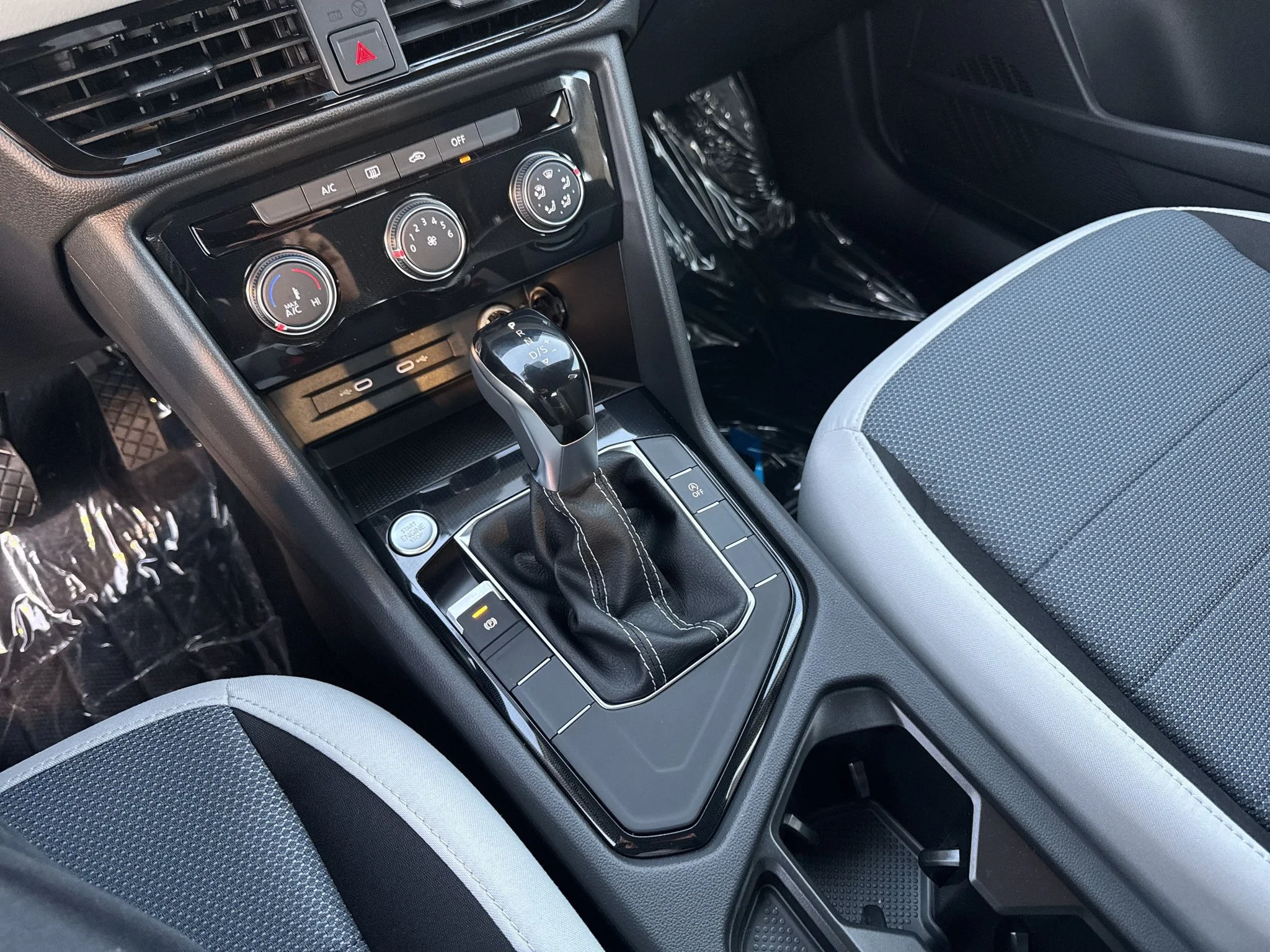 New 2027 Platinum Gray Metallic Volkswagen S image 27