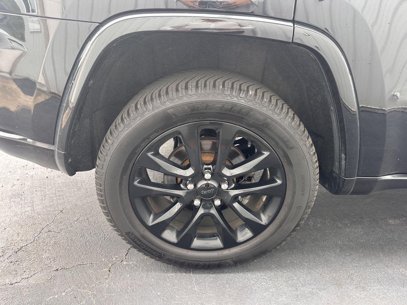 Used 2021 Diamond Black Crystal Pearlcoat Jeep Laredo X image 28