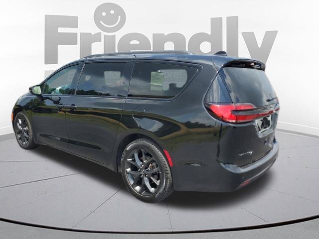 Used 2026 Black Chrysler Limited image 3