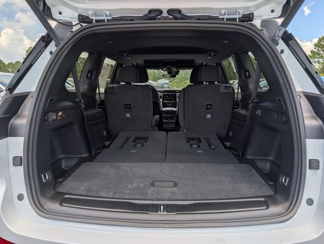 New 2026 Bright White Clear-Coat Exterior Paint Jeep Laredo X image 28