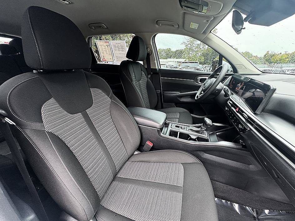 Used 2025 Glacial White Pearl Kia LX image 22