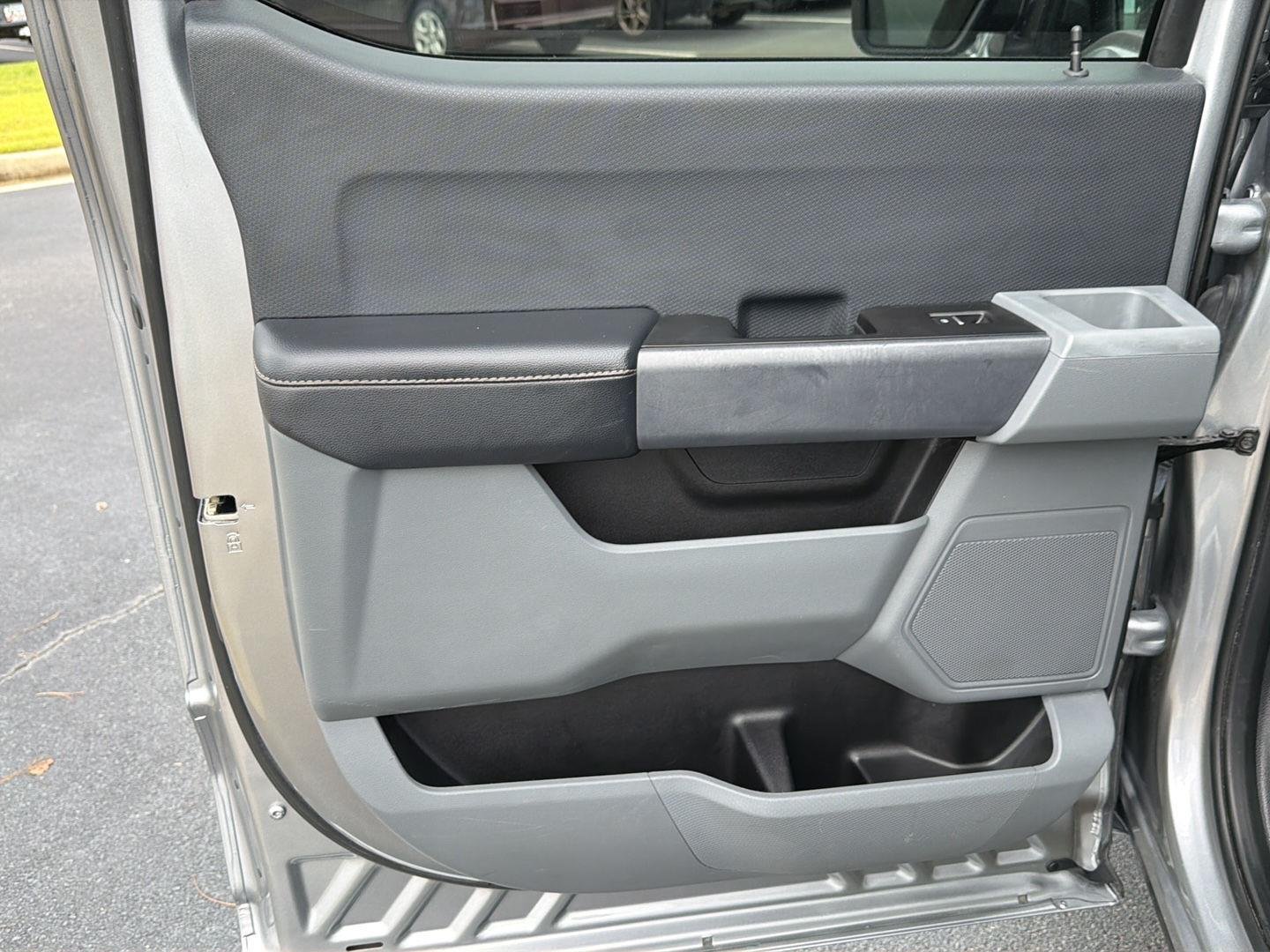 Used 2023 Iconic Silver Ford XLT image 17