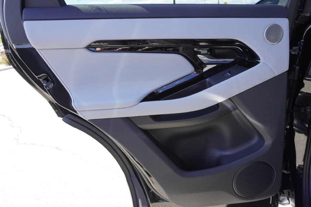 New 2026 Santorini Black Land Rover Hoxton Edition image 28