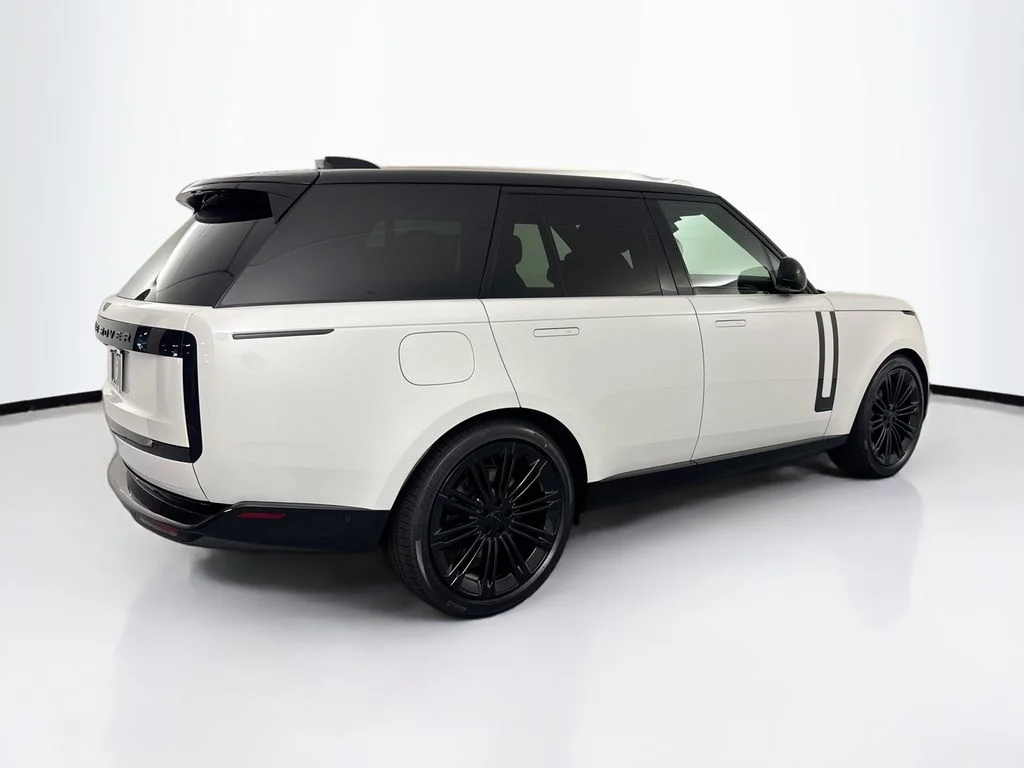 New 2026 Ostuni Pearl White Land Rover Autobiography image 5