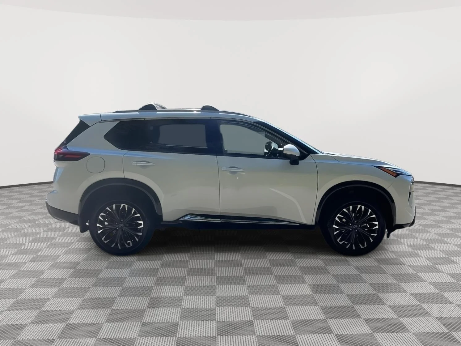 New 2026 Everest White Pearl TriCoat Nissan Platinum image 4