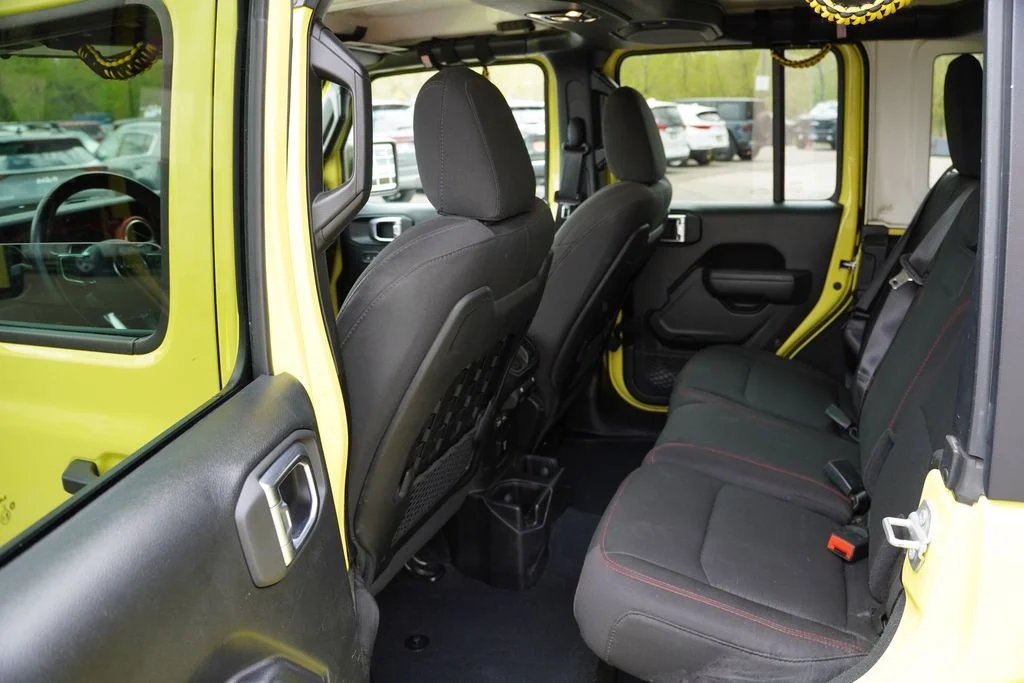 Used 2022 High Velocity Clearcoat Jeep Unlimited Rubicon image 18