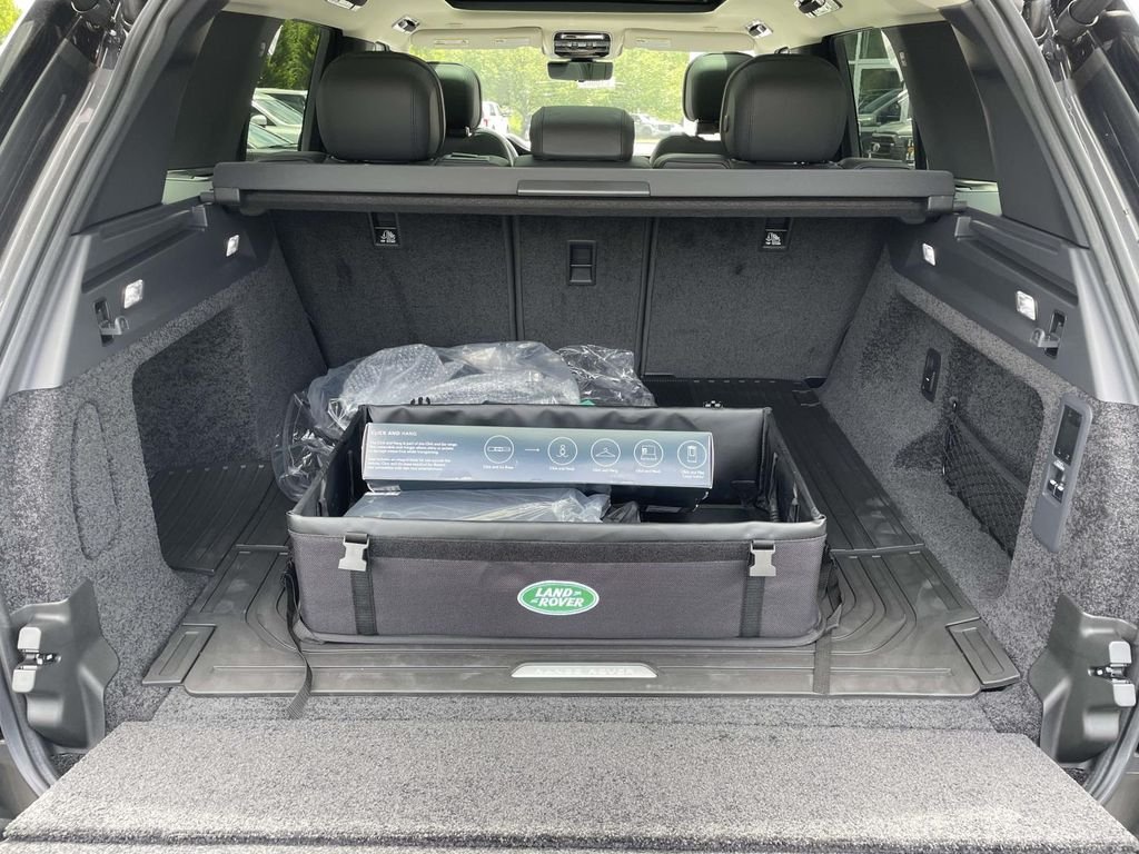 New 2026 Carpathian Grey Land Rover SE image 17