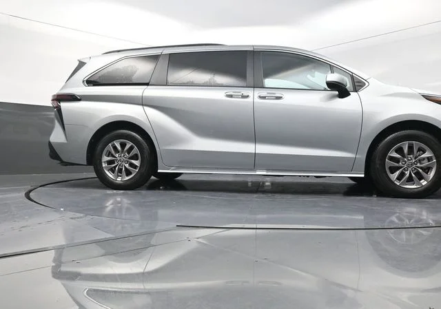 Used 2025 Silver Toyota XLE image 37