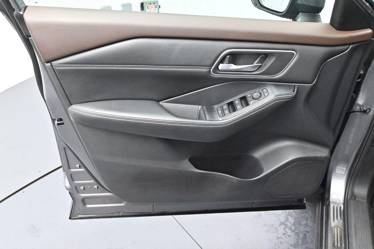 Used 2021 Gun Metallic Nissan SV image 11