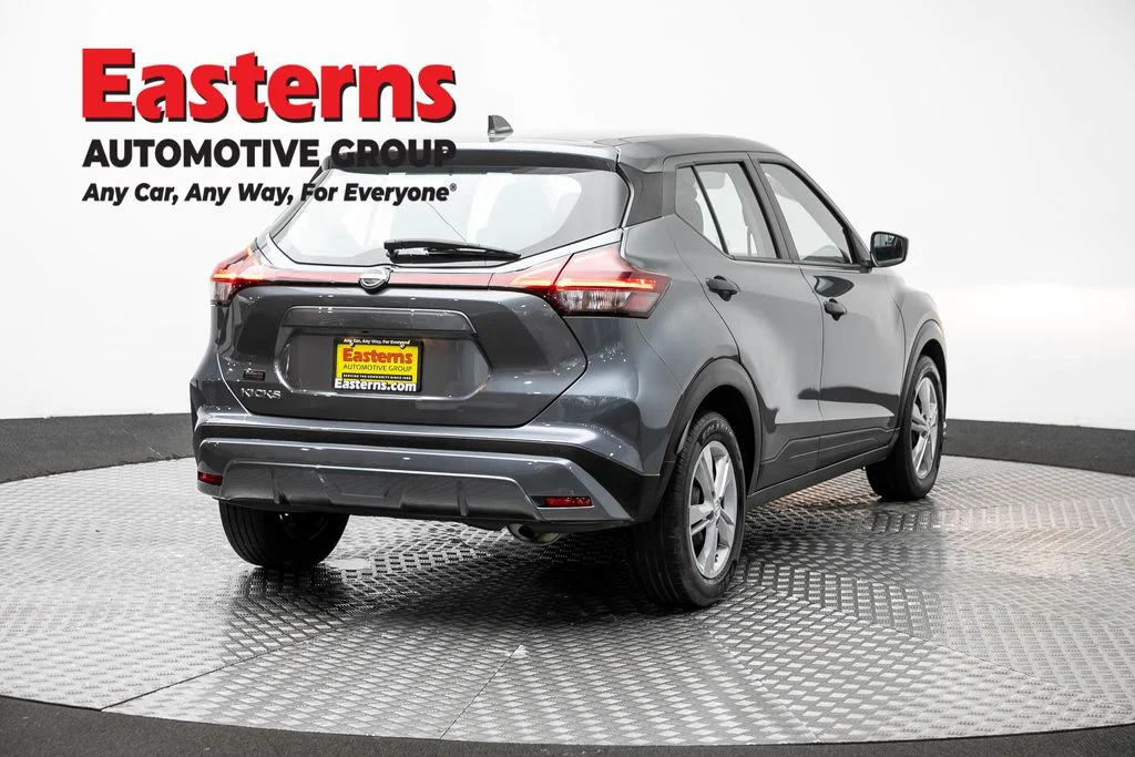 Used 2023 Gray Nissan S image 5