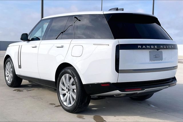New 2026 Fuji White Land Rover SE image 3