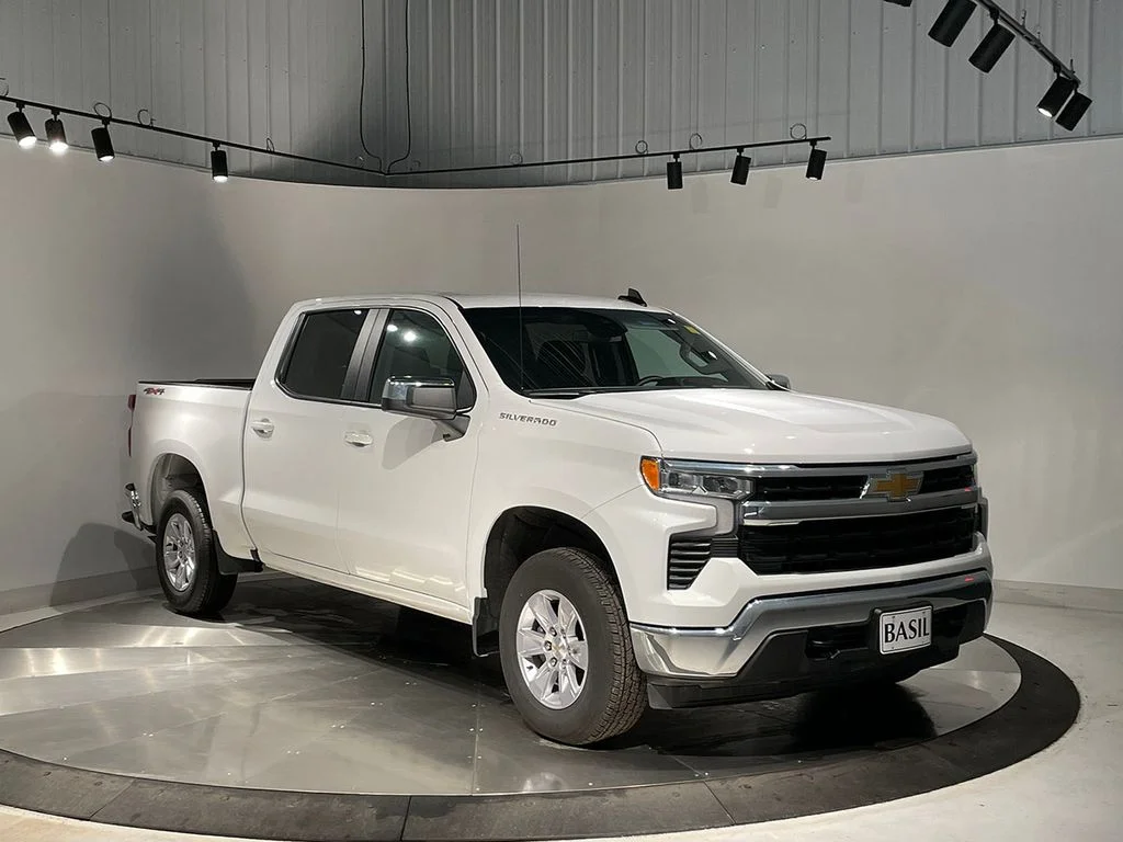Used 2026 White Chevrolet LT image 35