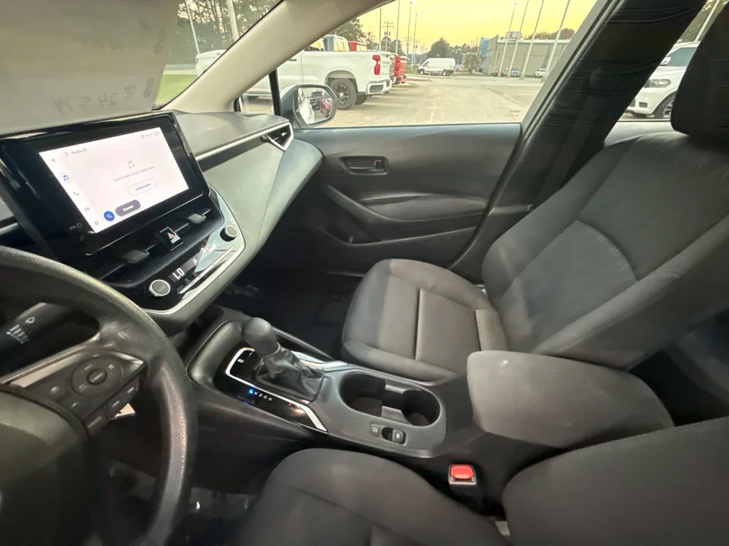 Used 2025 White Toyota LE image 16
